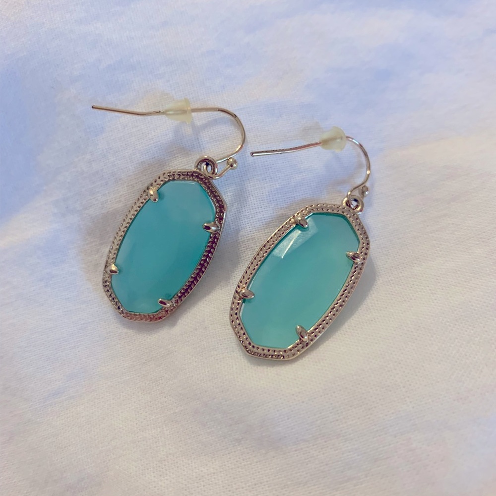 Kendra Scott drop earrings